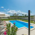 Villa Clara With Private Pool Labinci