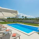 Clara With Private Pool * Labinci