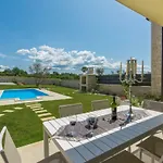 Clara With Private Pool Labinci