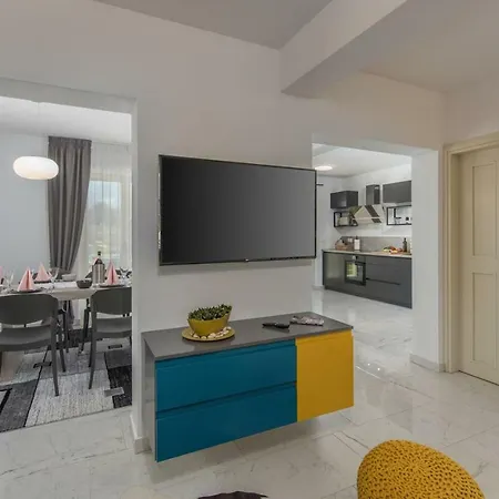 Clara With Private Pool