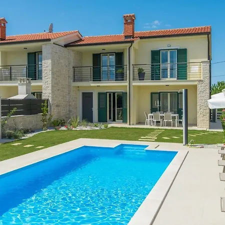 Clara With Private Pool *