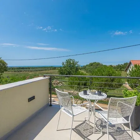 Clara With Private Pool Βίλα Labinci