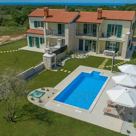Clara With Private Pool
