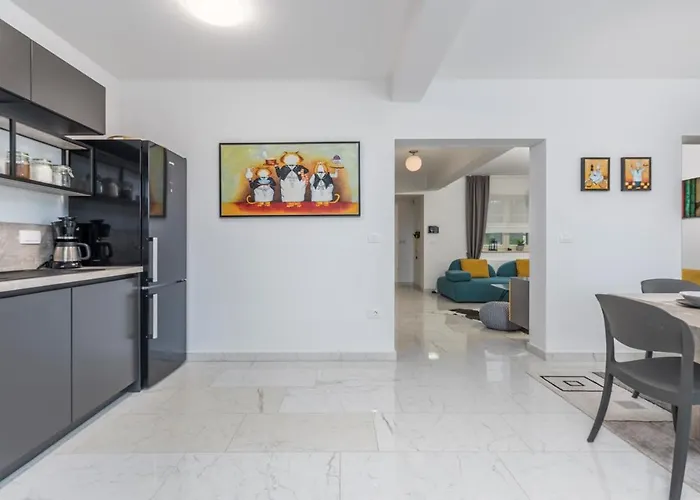 Clara With Private Pool