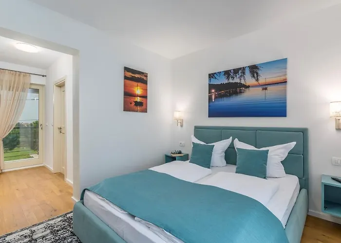 Clara With Private Pool 빌라