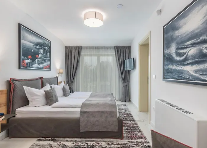 Clara With Private Pool Labinci