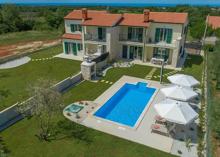 Clara With Private Pool