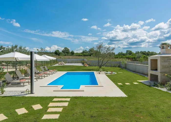 Clara With Private Pool