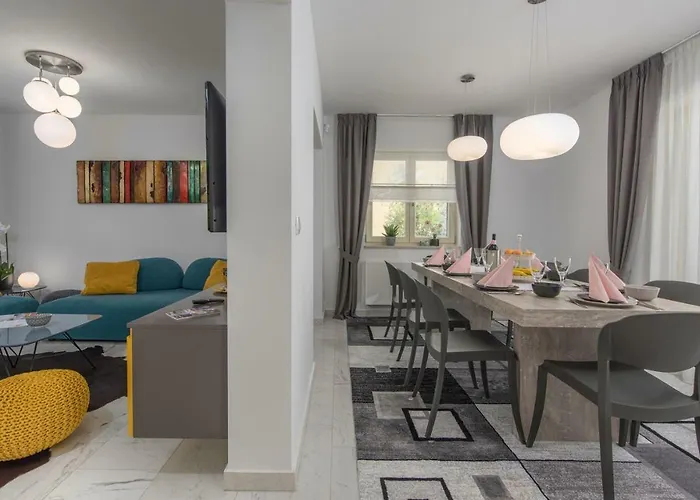 Clara With Private Pool *