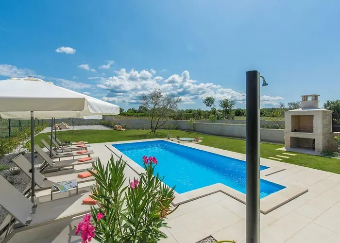 빌라 Clara With Private Pool Labinci