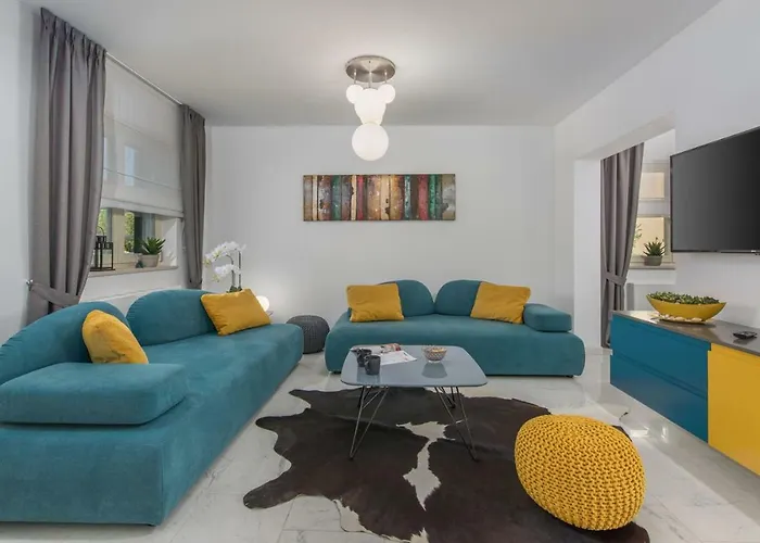 Clara With Private Pool 빌라